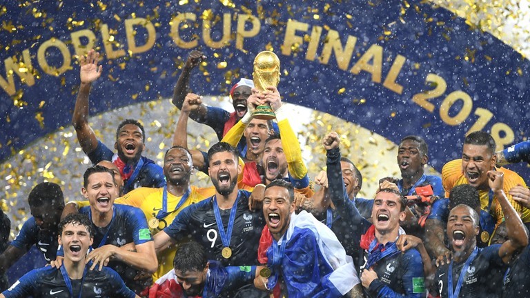 Các cầu thủ Pháp nâng cao Cup vàng World Cup 2018