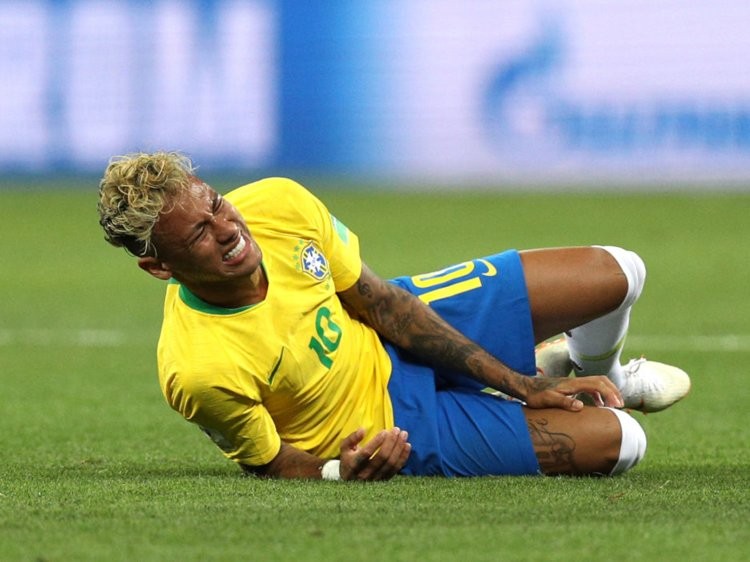 Neymar: 'Tôi mất 4-5 tiếng để xử lý vết thương'