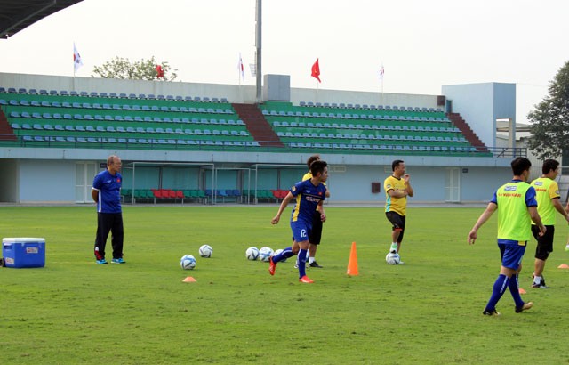 HLV Park Hang-seo chỉ đạo U23 Việt Nam tập luyện