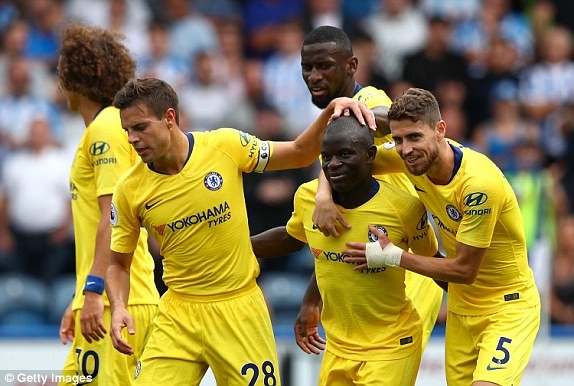 Các cầu thủ Chelsea giành chiến thắng 3-0 trước Huddersfield.