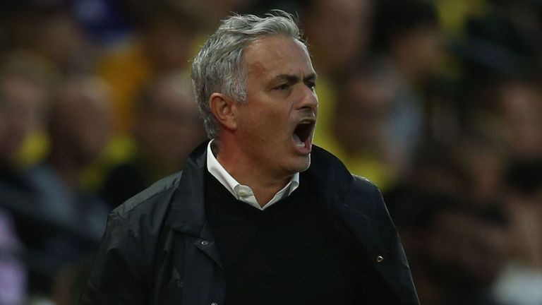 HLV Jose Mourinho không hài lòng vì học trò bỏ lỡ quá nhiều cơ hội