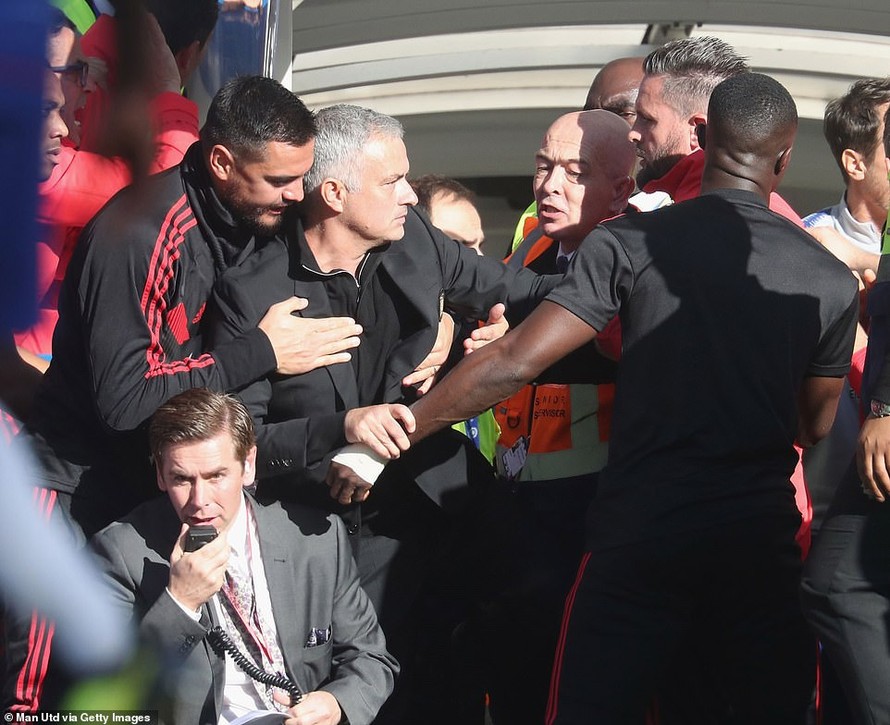 Mourinho đòi đánh một thành viên của Chelsea
