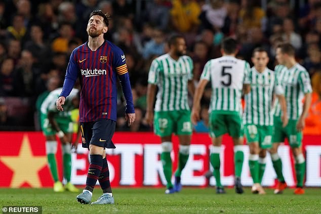  Lionel Messi lập cú đúp nhưng Barcelona vẫn thua.