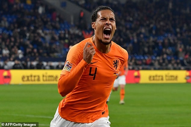 Van Dijk ghi bàn quyết định cho Hà Lan ở phút 90