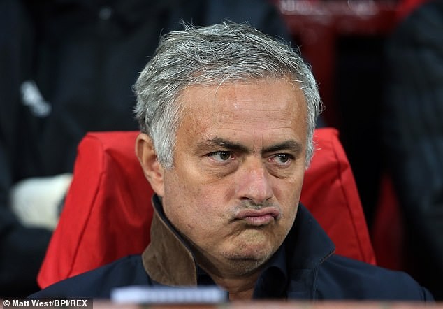 Jose Mourinho từ chối bình luận về M.U sau khi bị sa thải