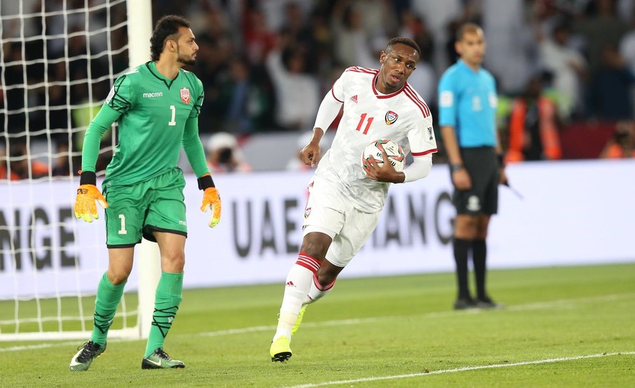 Ahmed Khalil ăn mừng bàn gỡ hòa cho UAE