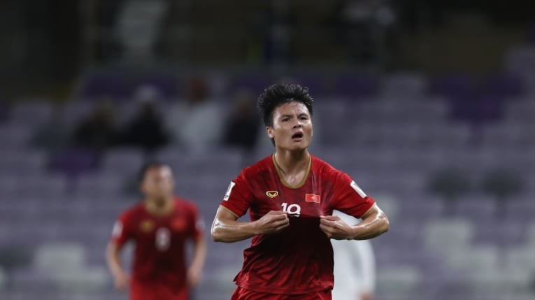 Nguyễn Quang Hải ăn mừng bàn thắng vào lưới Yemen