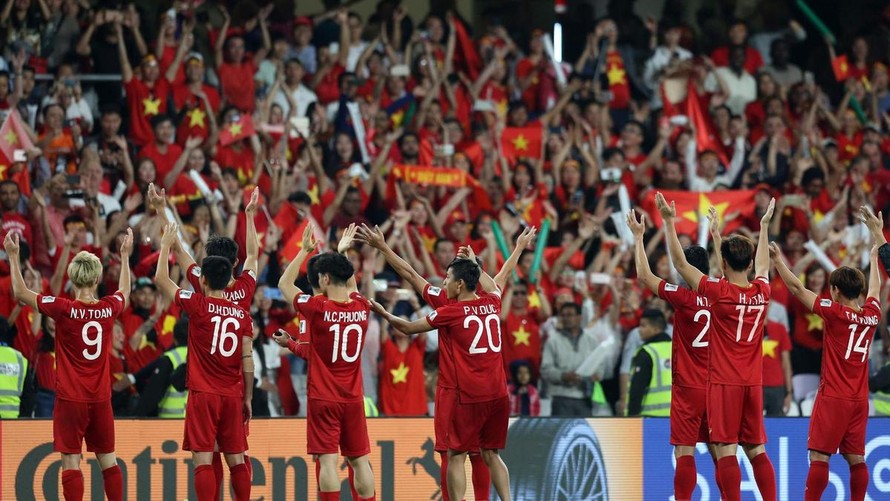 Tuyển Việt Nam cảm ơn người hâm mộ sau chiến thắng trước Jordan