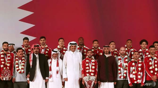 Quốc vương Qatar đón đội tuyển trở về tại sân bay Doha