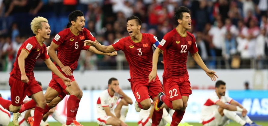 Các cầu thủ Việt Nam ăn mừng chiến thắng trước Jordan