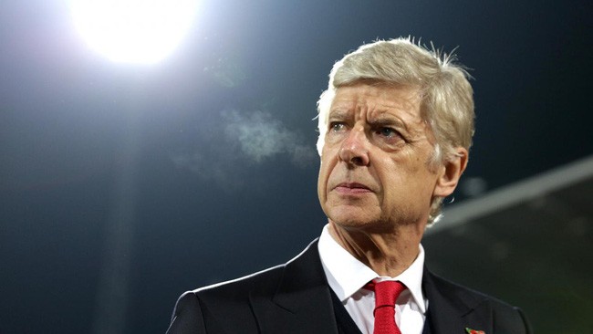 HLV Arsene Wenger đang tự do sau khi chia tay Arsenal vào tháng 5 năm ngoái