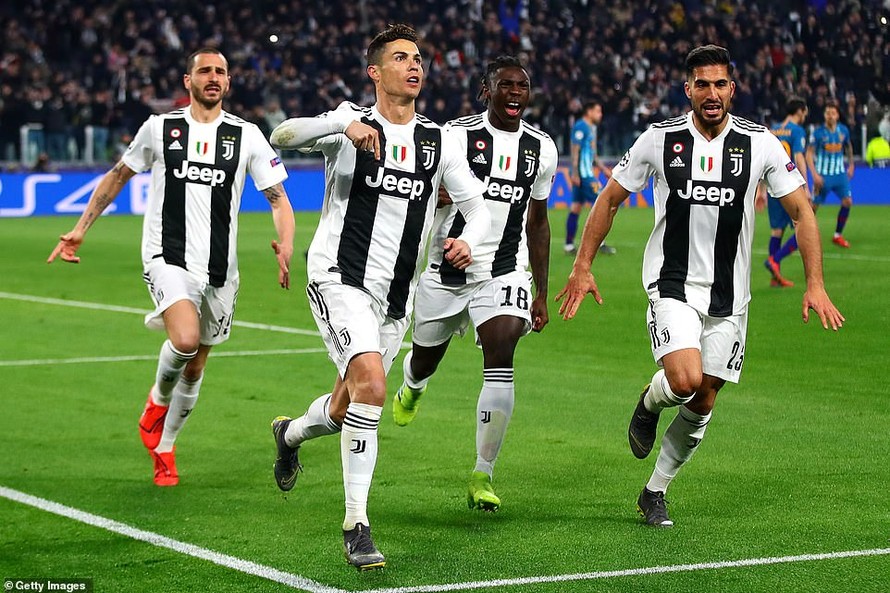 Cristiano Ronaldo tỏa sáng rực rỡ giúp Juventus đi tiếp