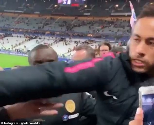 Neymar đòi đánh CĐV tại Stade de France