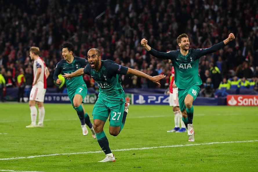 Lucas Moura tỏa sáng rực rỡ trước Ajax