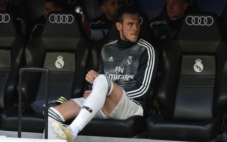 Gareth Bale đơn độc trên ghế dự bị của Real
