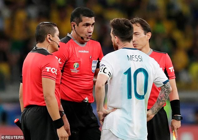 Messi không hài lòng với các trọng tài ở Copa America 2019