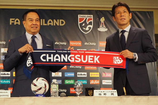 HLV Akira Nishino ra mắt tuyển Thái Lan.