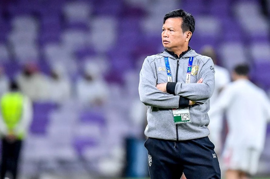 HLV Sirisak Yodyardthai từng thua HLV Park Hang Seo ở King's Cup 2019