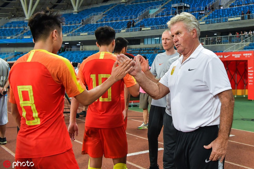 HLV Guus Hiddink tuyên bố sốc sau trận thua U22 Việt Nam