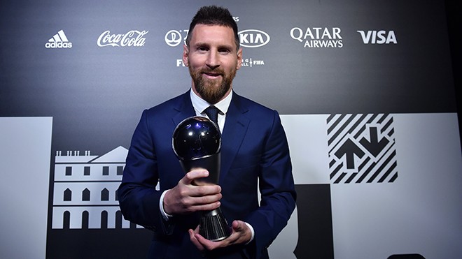 Messi nhận giải The Best gây tranh cãi.