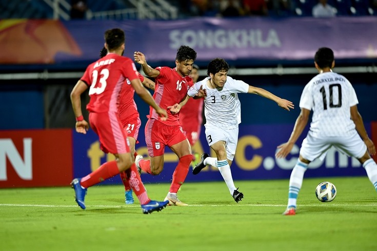 U23 Uzbekistan gặp vô số khó khăn trước U23 Iran. Ảnh: AFC