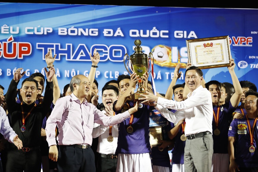 Hà Nội FC nhận Siêu Cup 2019