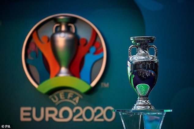 EURO 2020 sẽ hoãn đến năm 2021.