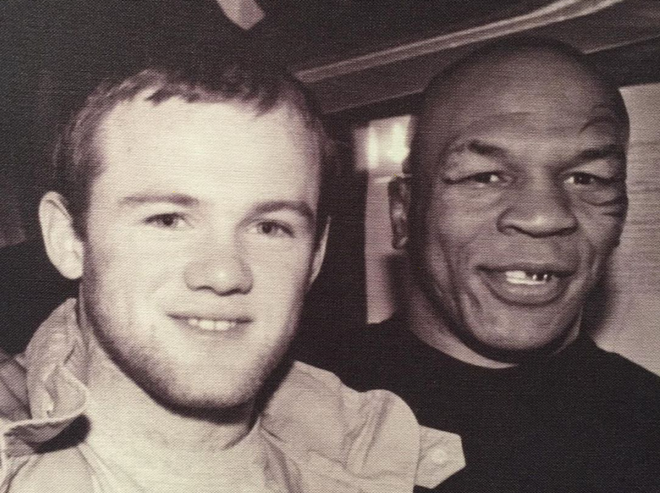 Wayne Rooney gặp Mike Tyson vào năm 2005.