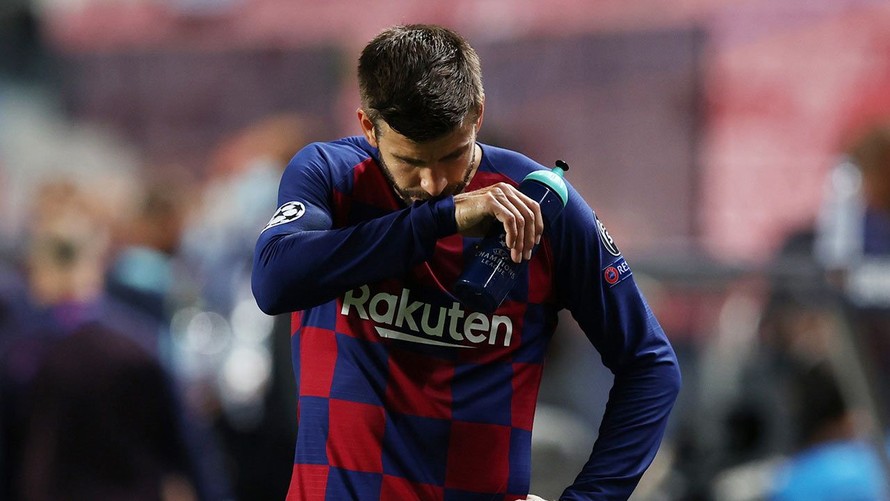 Gerard Pique muối mặt sau thất bại của Barca.