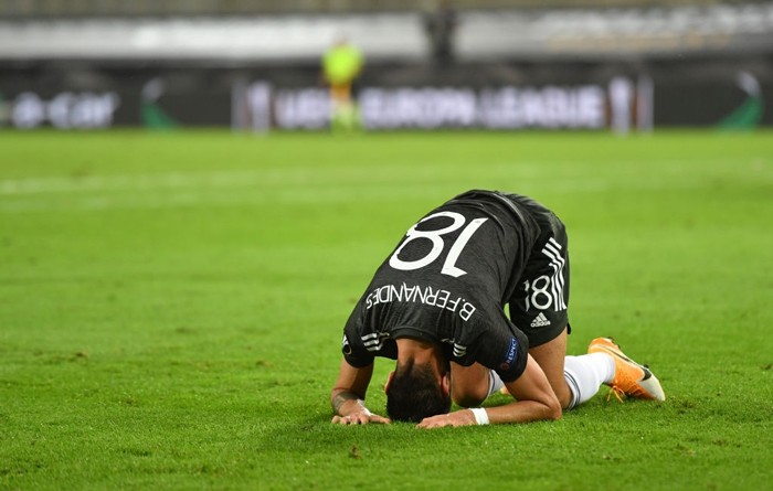 Nỗi buồn của Fernandes sau trận thua Sevilla