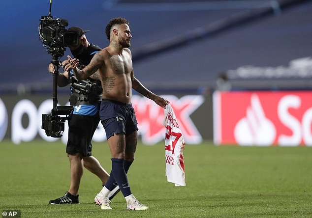 Neymar vi phạm quy định phòng chống dịch COVID-19 của UEFA.