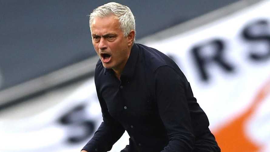 Jose Mourinho cho rằng PSG đã thất bại khi chưa giành được Champions League.