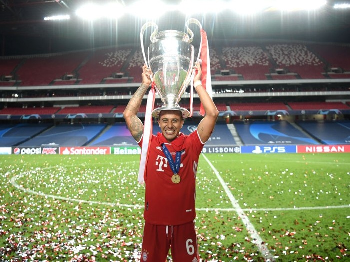 Thiago là một trong những người hùng giúp Bayern giành cú ăn 3