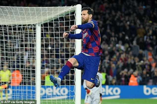 Messi khó rời Barcelona ở mùa hè này.