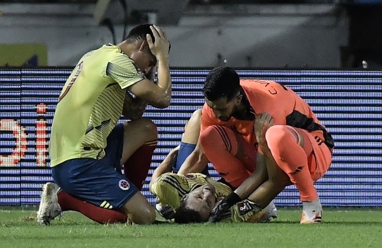 James Rodriguez ôm đầu vì chấn thương kinh hoàng của sao Colombia