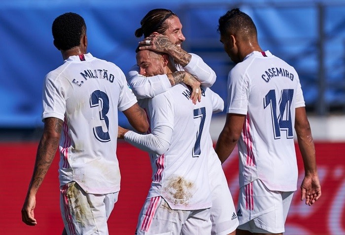 Hazard mở tỉ số cho Real Madrid ở trận thắng Huesca 4-1