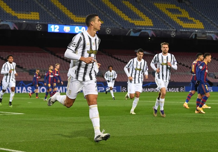 Ronaldo lập cú đúp giúp Juventus đánh bại Barca ở Camp Nou