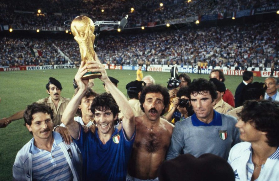 Huyền thoại bóng đá Italia Paolo Rossi qua đời