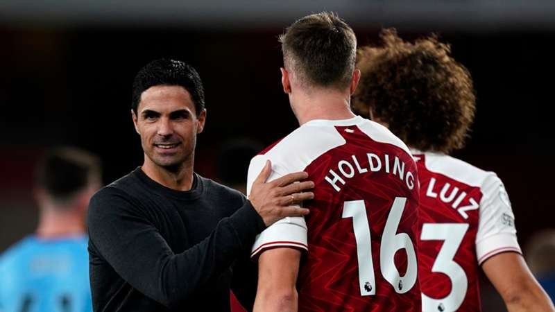 HLV Mikel Arteta tự tin vững ghế ở Arsenal bất chấp kết quả tệ hại.