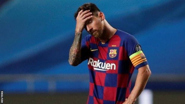 Messi thành 'dê tế thần' của cổ động viên Barcelona