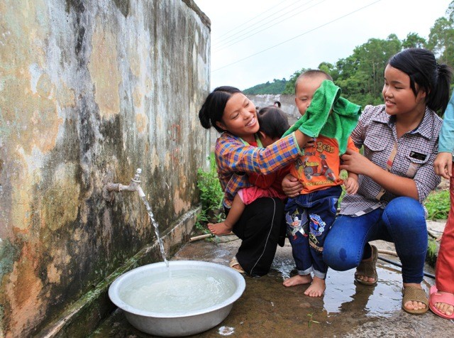 Đảm bảo nguồn nước sạch cho người dân nông thôn là việc làm rất cần thiết (ảnh:dangcongsan.vn)