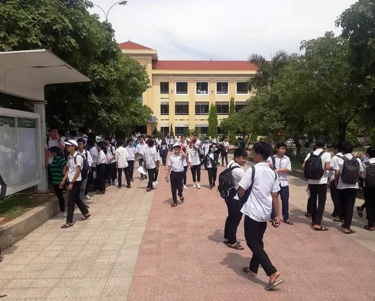 Giám đốc Sở GD&ĐT Quảng Bình xin lỗi vì sự cố khiến 6400 học sinh phải thi lại
