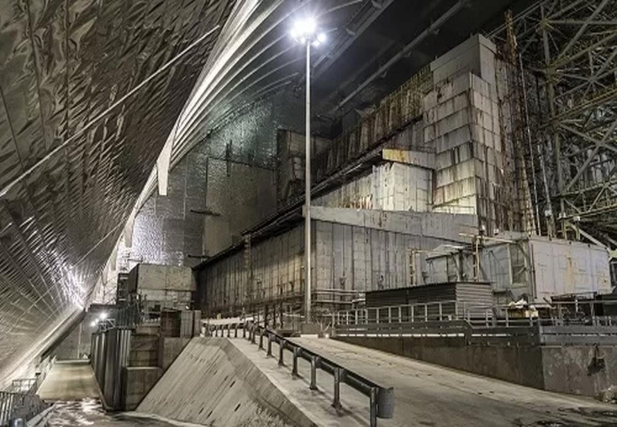 Quang cảnh bên trong quan tài thép mới bao trùm nhà máy Chernobyl. Ảnh: AFP. 