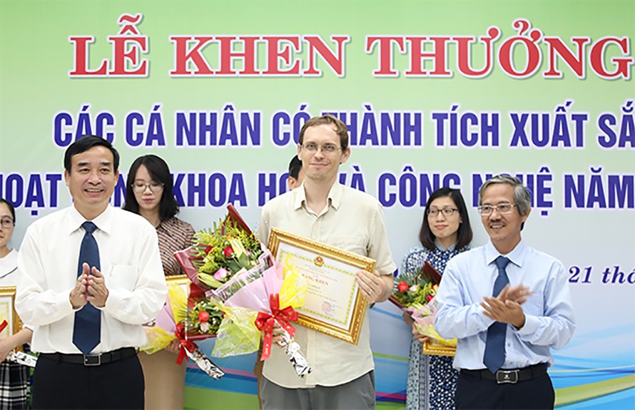 69 nhà khoa học ĐH Duy Tân nhận khen thưởng của thành phố Đà Nẵng 