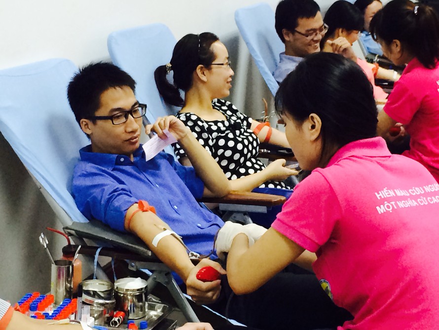 ĐVTN Bộ Tài chính tham gia hiến máu tình nguyện sáng 31/7. Ảnh Hải Yến