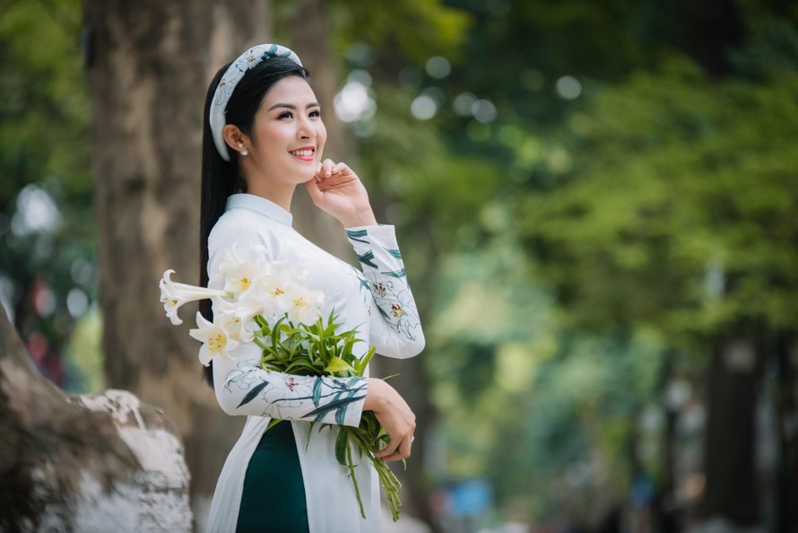 Hoa hậu Ngọc Hân chung tay lập cây ATM gạo