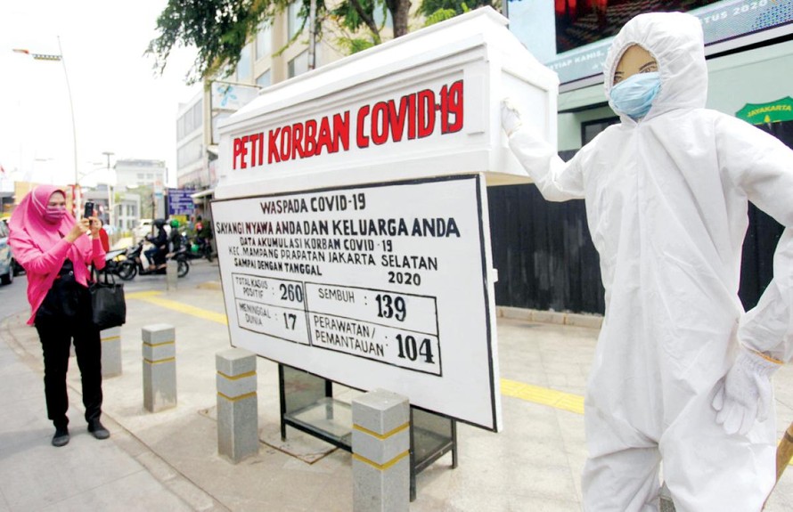Nhiều ca bệnh nhất Ðông Nam Á, Indonesia sắp phong toả sau nhiều lần trì hoãn? Ảnh: AP