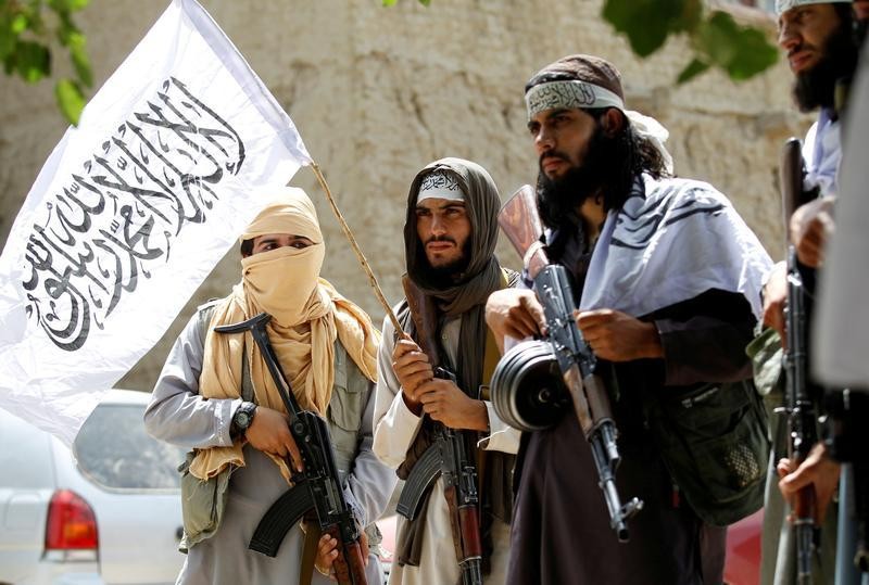 Các tay súng Taliban tuần tra thủ đô Kabul ngày 19/8. Ảnh: AP