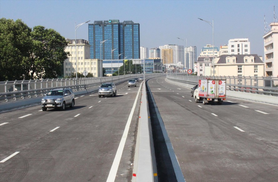 Đường cao tốc Vành đai 4 được thiết kế cầu cạn tương tự như đường trên cao nội đô Hà Nội. Ảnh: T.Đảng