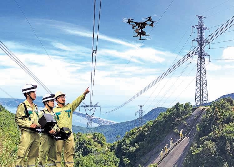 Từ năm 2018, EVNNPT đã trang bị thiết bị bay không người lái (UAV), ứng dụng AI hỗ trợ công tác quản lý vận hành đường dây đang mang điện